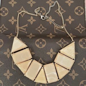 Nude/peach faux marble necklace